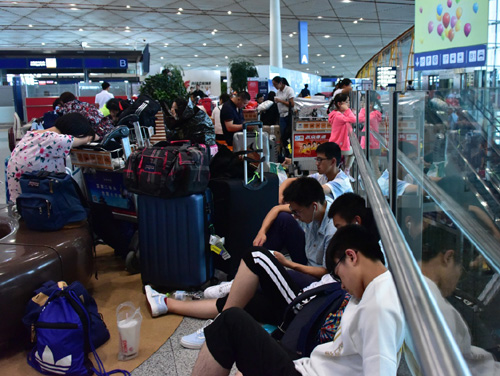 7月20日，旅客在北京首都機場候機。
