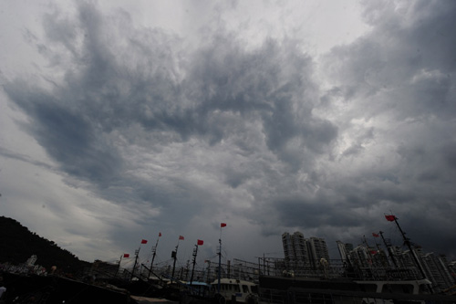 7月26日，海南省三亞市上空烏云密布。