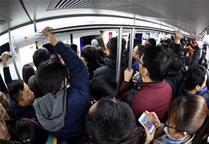 北京地鐵10號線人潮擁擠