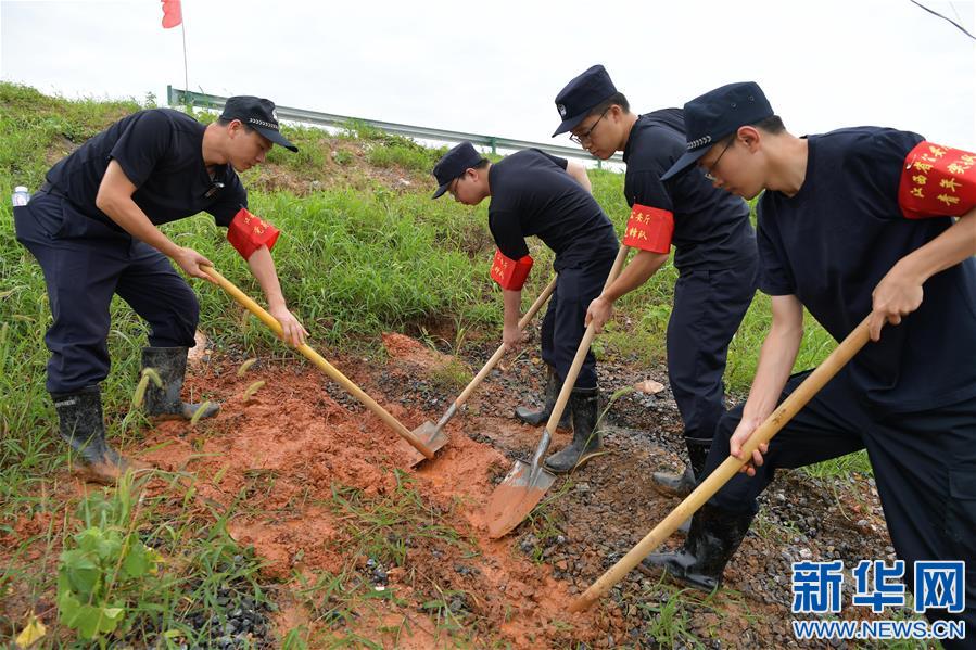 （防汛抗洪）（1）江西彭澤：守護堤壩的應急“援兵”